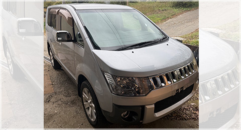 三菱　デリカ　4WD